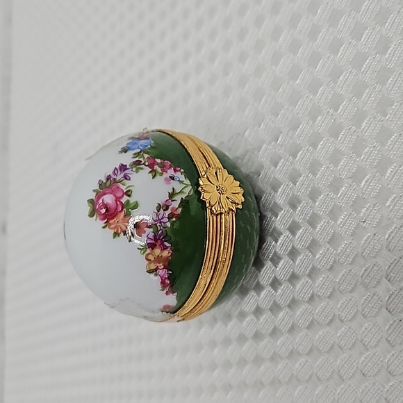 Dubarry Limoges France round Porcelain pocket watch pill box - Picture 2 of 8